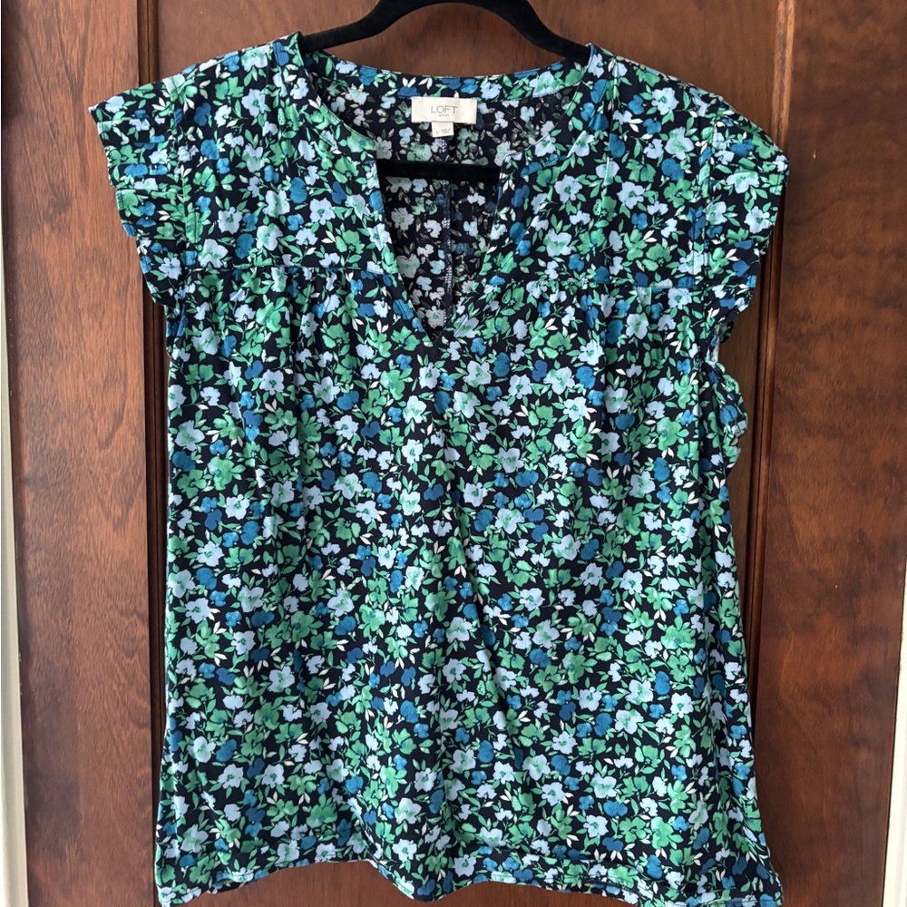 LOFT Women's Blue and Green Floral Blouse